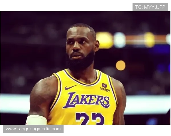 詹姆斯：篮球传奇的崛起与辉煌历程，如何影响了新时代的体育文化